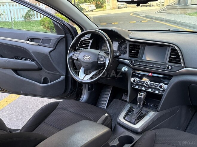 Hyundai Elantra-17