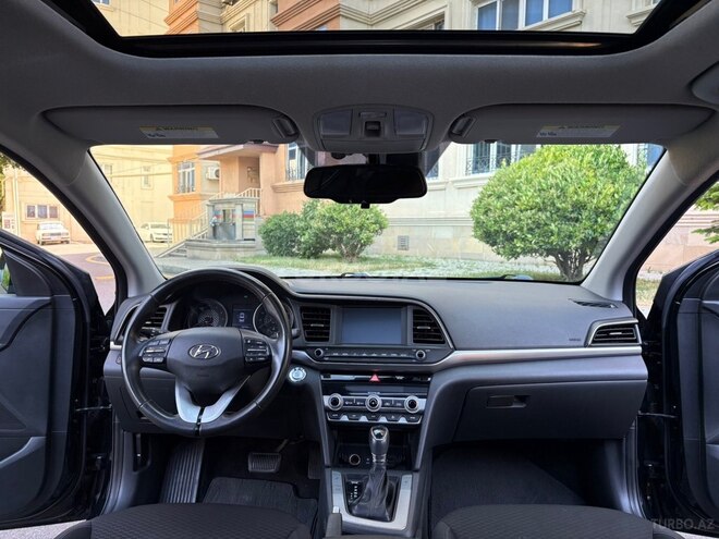 Hyundai Elantra-15