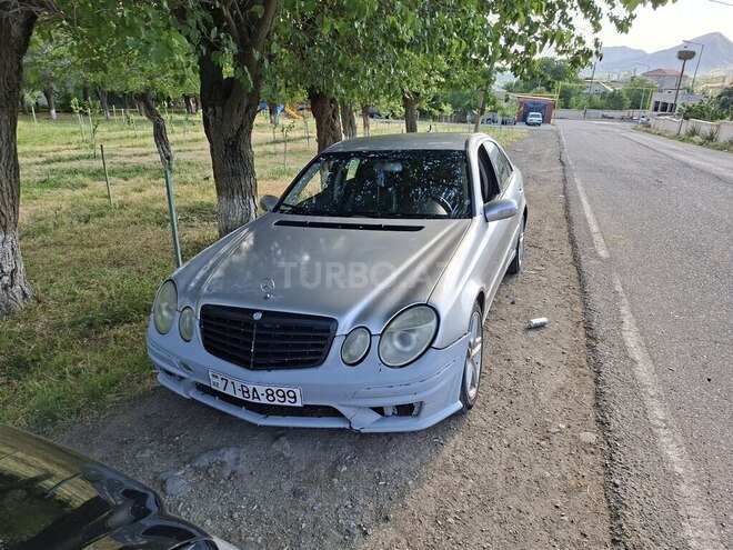 Mercedes E 220-1