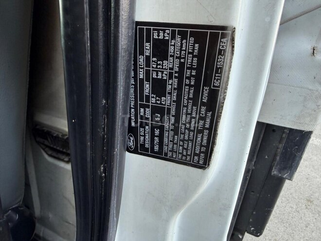 Ford Transit-5