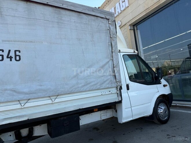 Ford Transit-11