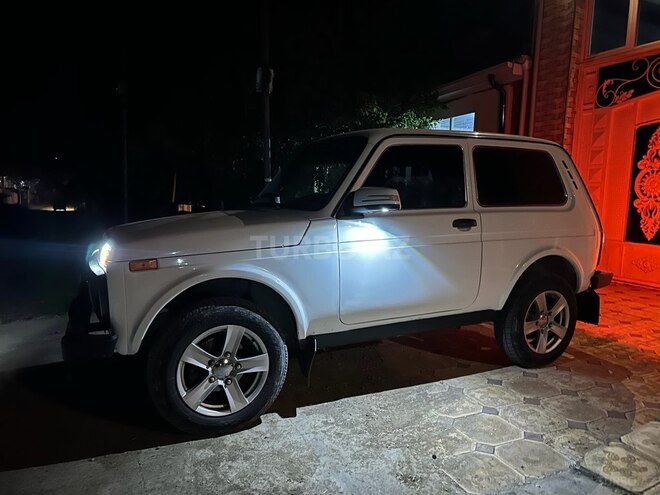 LADA (VAZ) Niva-12
