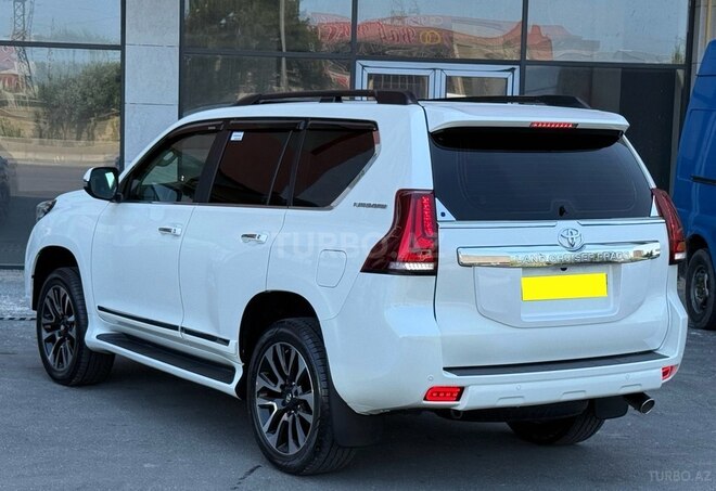 Toyota Land Cruiser Prado-4