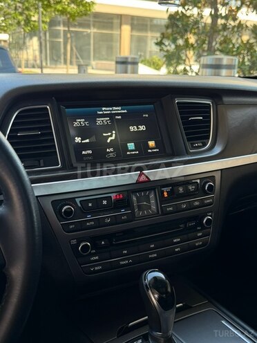 Hyundai Genesis-14