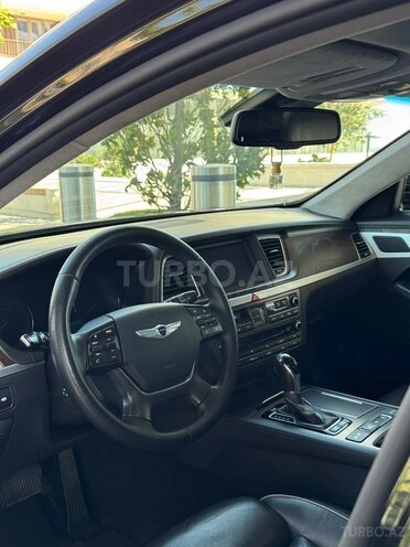Hyundai Genesis-12