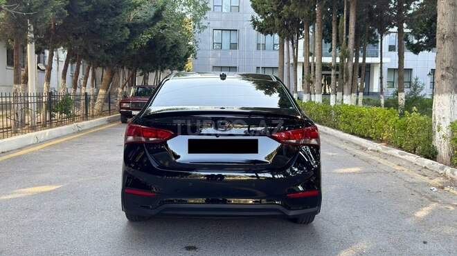 Hyundai Accent-6