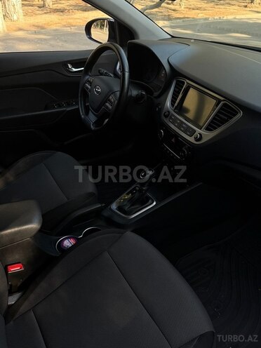 Hyundai Accent-10