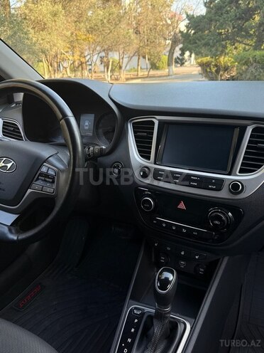 Hyundai Accent-9