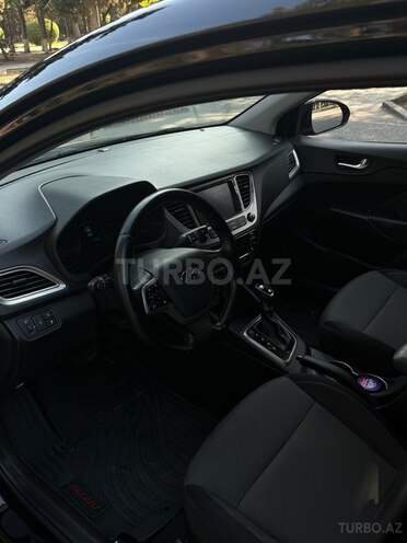 Hyundai Accent-11