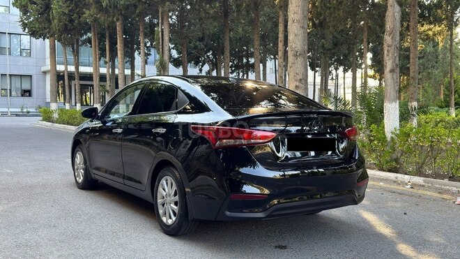 Hyundai Accent-8
