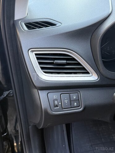 Hyundai Accent-13
