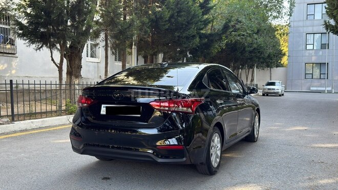 Hyundai Accent-7