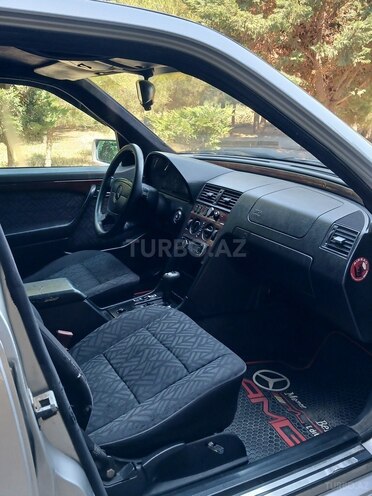 Mercedes C 200-17