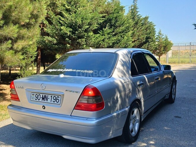 Mercedes C 200-11
