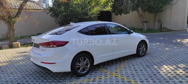 Hyundai Avante-3