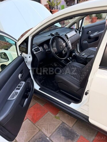 Nissan Tiida-5