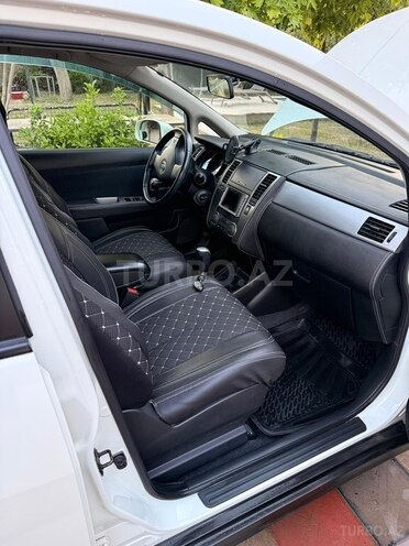 Nissan Tiida-10