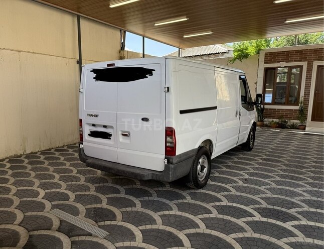 Ford Transit-3