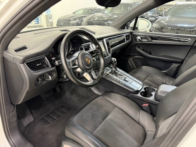 Porsche Macan GTS-18