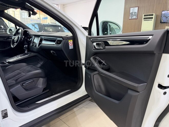 Porsche Macan GTS-27