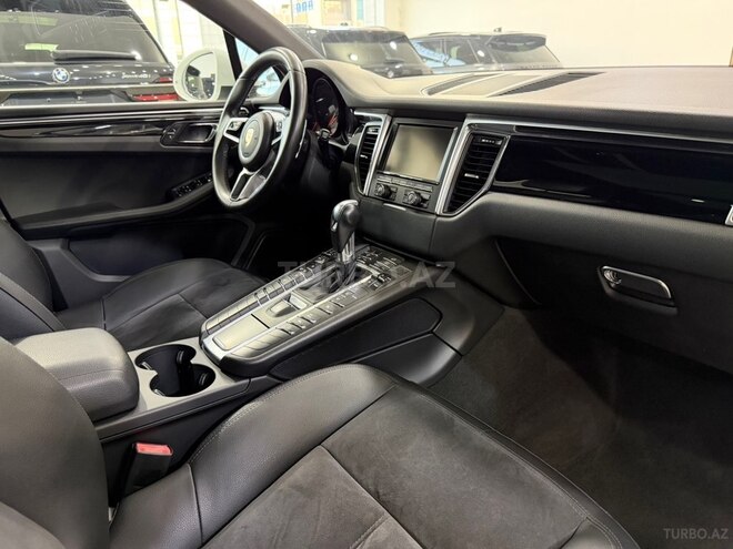 Porsche Macan GTS-31
