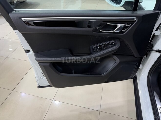 Porsche Macan GTS-21