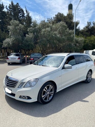 Mercedes E 220-1