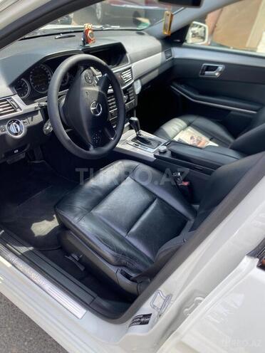 Mercedes E 220-12