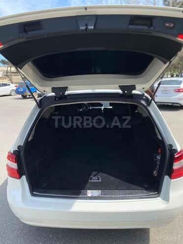 Mercedes E 220-17