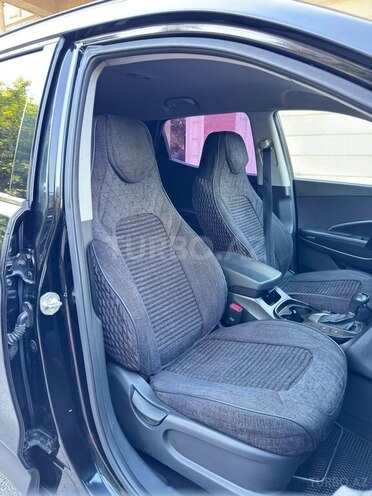 Hyundai Santa Fe-13