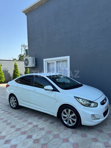 Hyundai Accent-6
