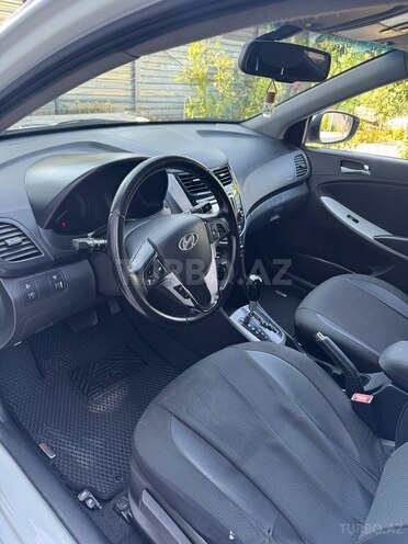 Hyundai Accent-9