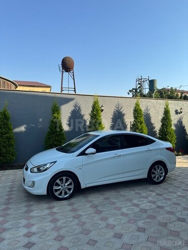 Hyundai Accent-4