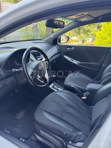 Hyundai Accent-8