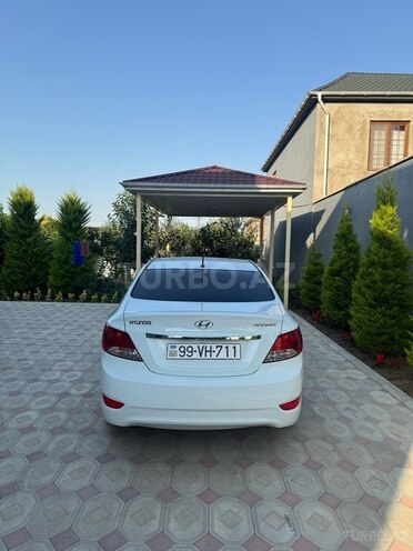 Hyundai Accent-2