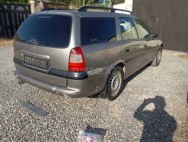Opel Vectra-4