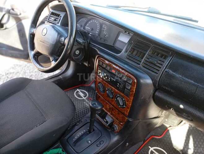 Opel Vectra-6