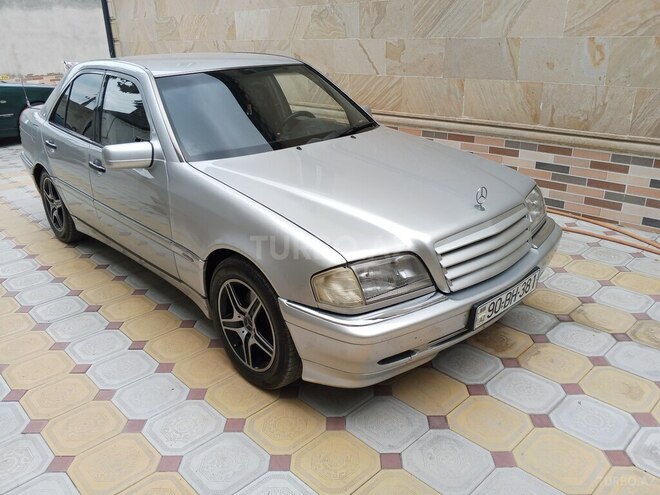 Mercedes C 220-1