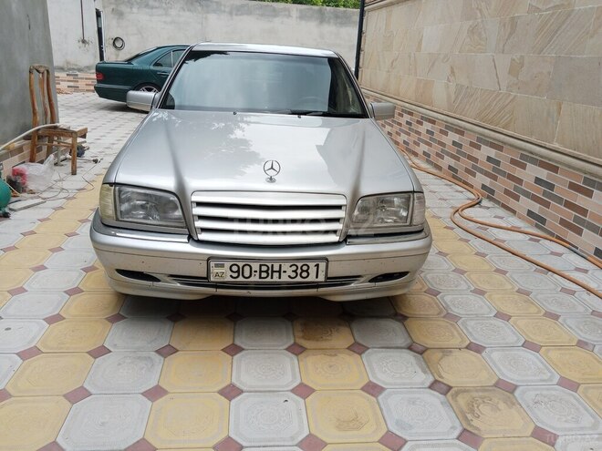 Mercedes C 220-21