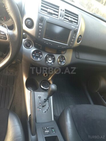 Toyota RAV4-4