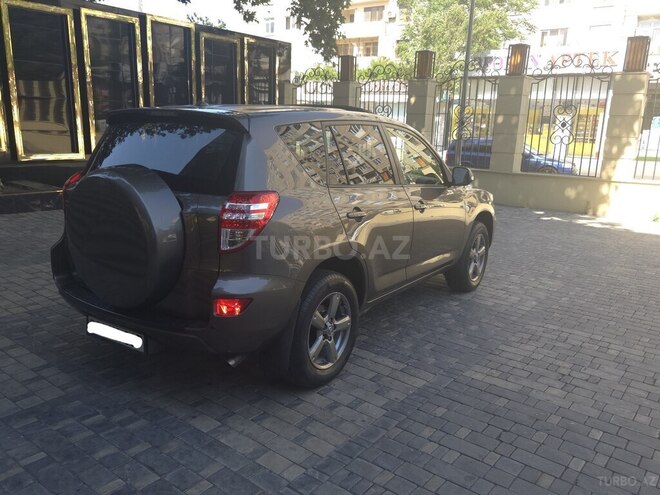 Toyota RAV4-10