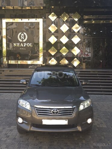 Toyota RAV4-14