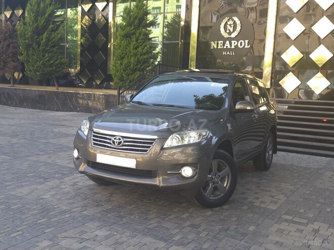 Toyota RAV4-12