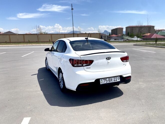 Kia Rio-5