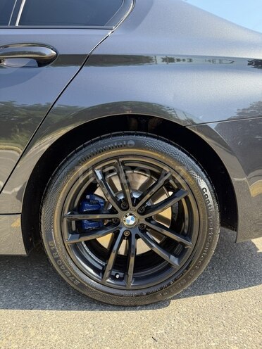 BMW 530e-10