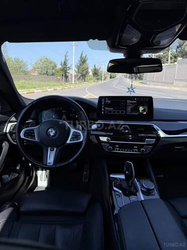 BMW 530e-12