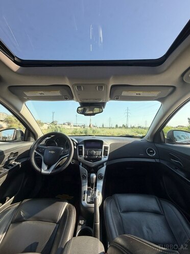 Chevrolet Cruze-12