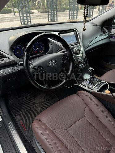 Hyundai Azera-8