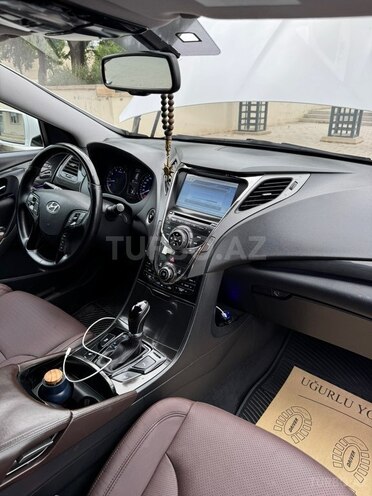 Hyundai Azera-13