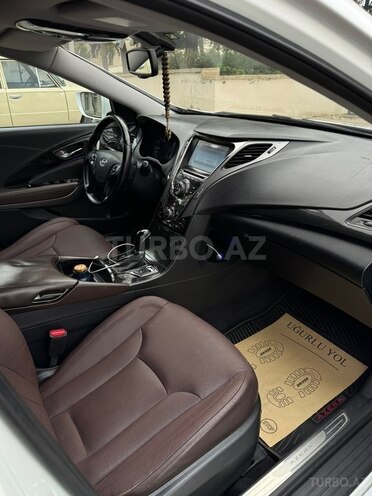 Hyundai Azera-12